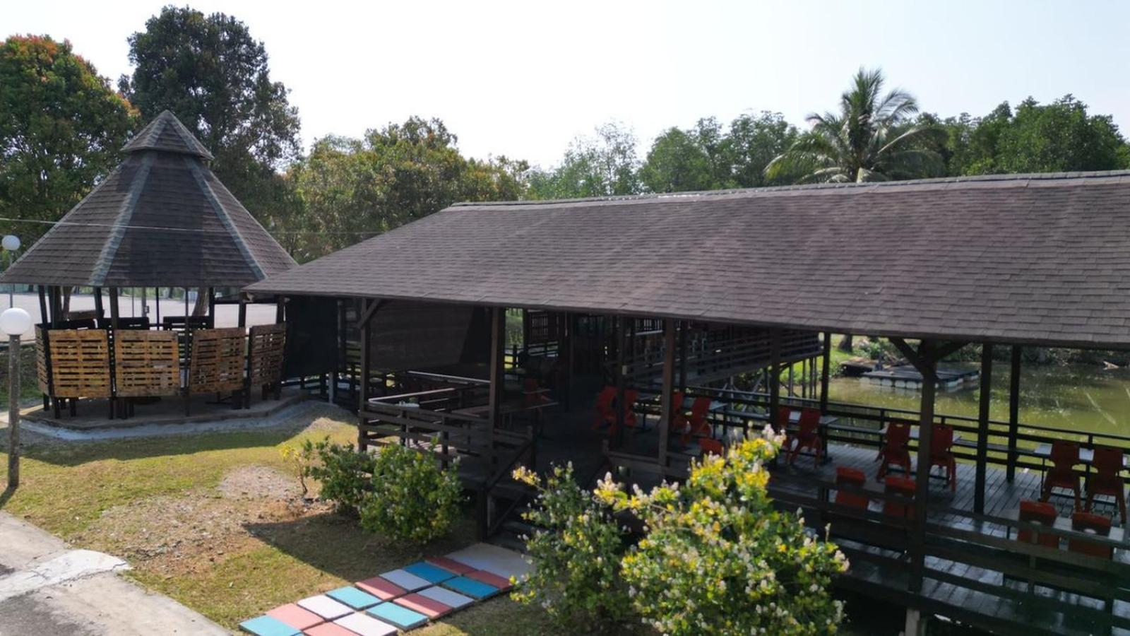 Putra Sentosa Retreat Camp, Sematan Hotel Kültér fotó