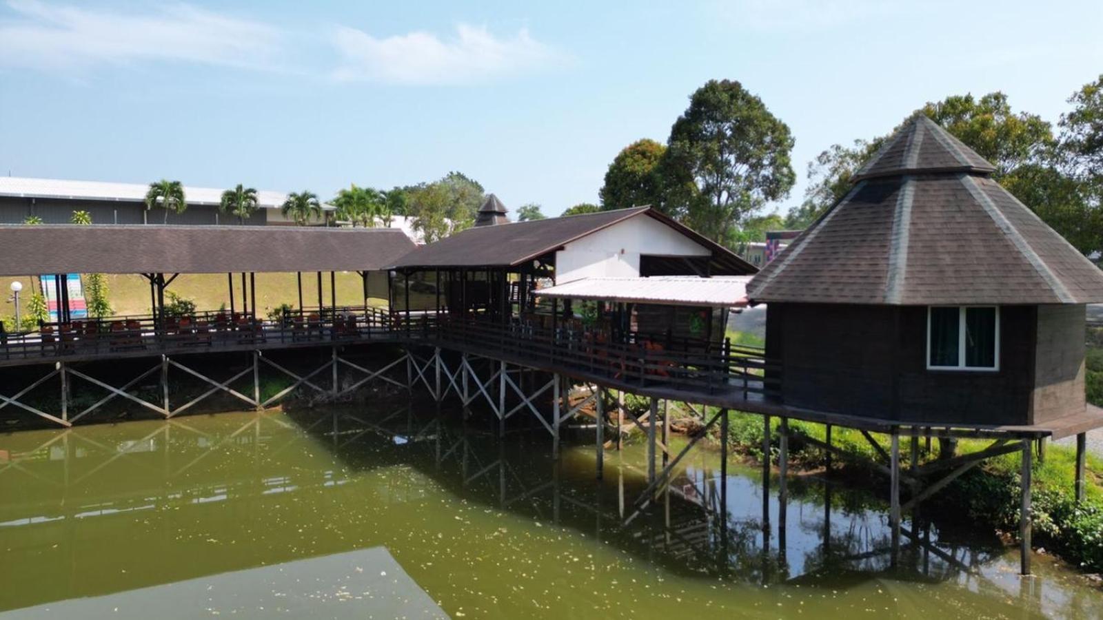Putra Sentosa Retreat Camp, Sematan Hotel Kültér fotó