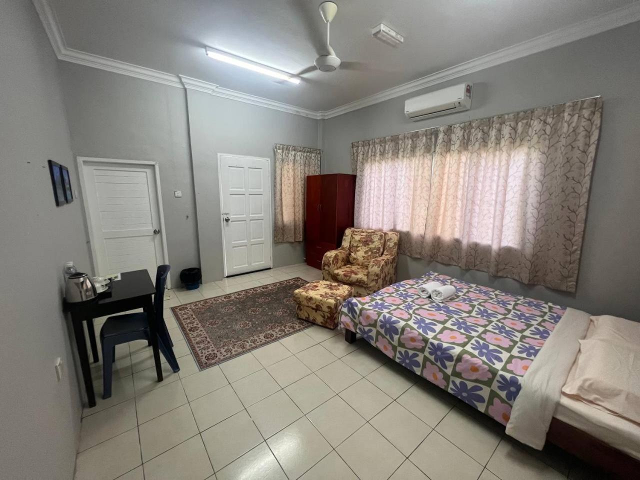 Putra Sentosa Retreat Camp, Sematan Hotel Szoba fotó