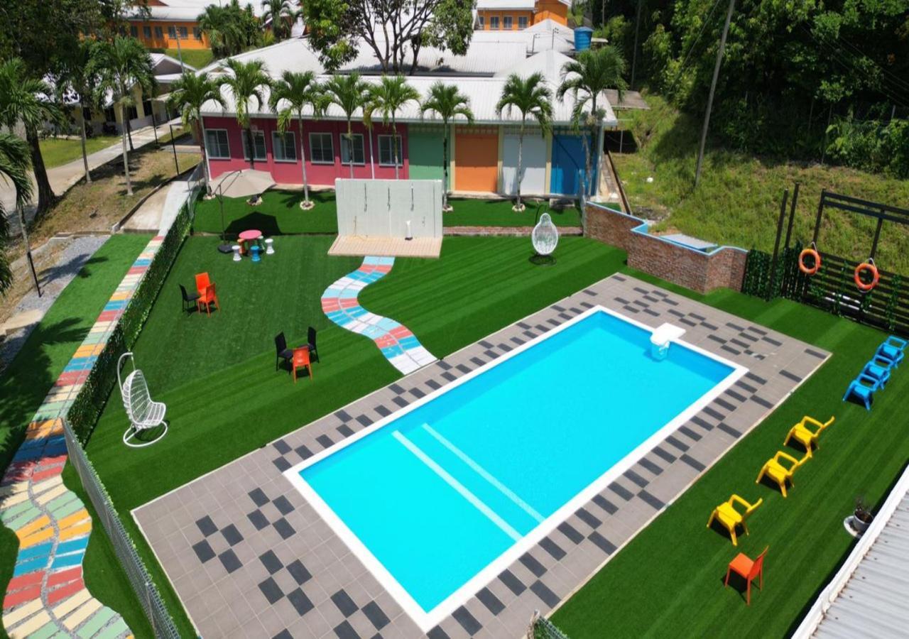 Putra Sentosa Retreat Camp, Sematan Hotel Kültér fotó